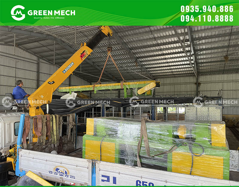 Máy nghiền 2 trục được bao bọc kĩ lưỡng để vận chuyển đến địa điểm lắp đặt
